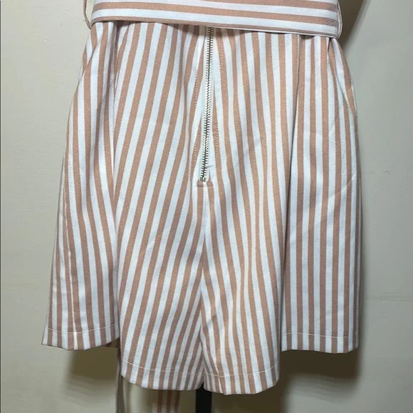 Elegant Kaylee Kollection Off-Shoulder Striped Romper - Picture 5 of 6